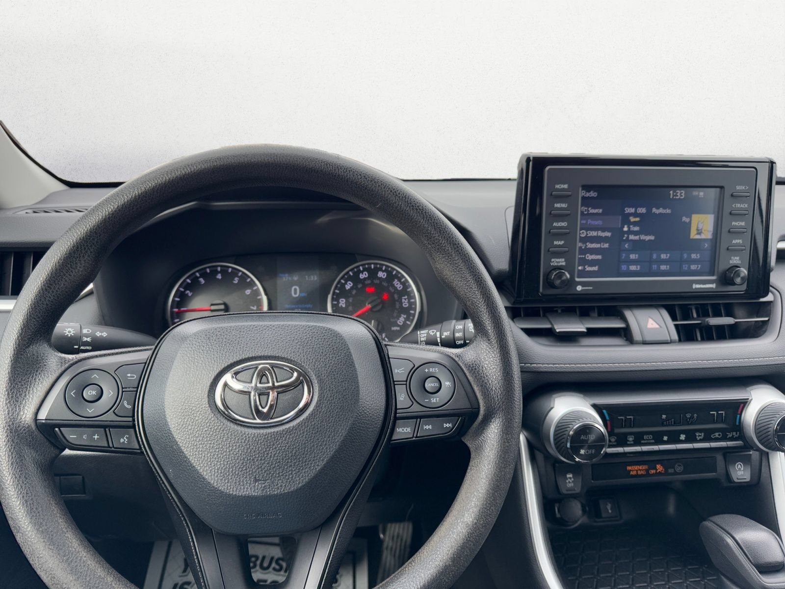 Used 2022 Toyota RAV4 XLE AWD/4WD image 3