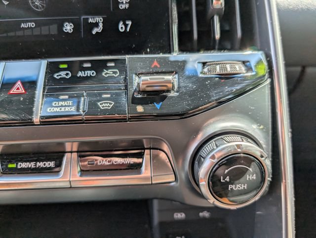 Used 2025 Lexus LX 700h Luxury AWD/4WD image 23