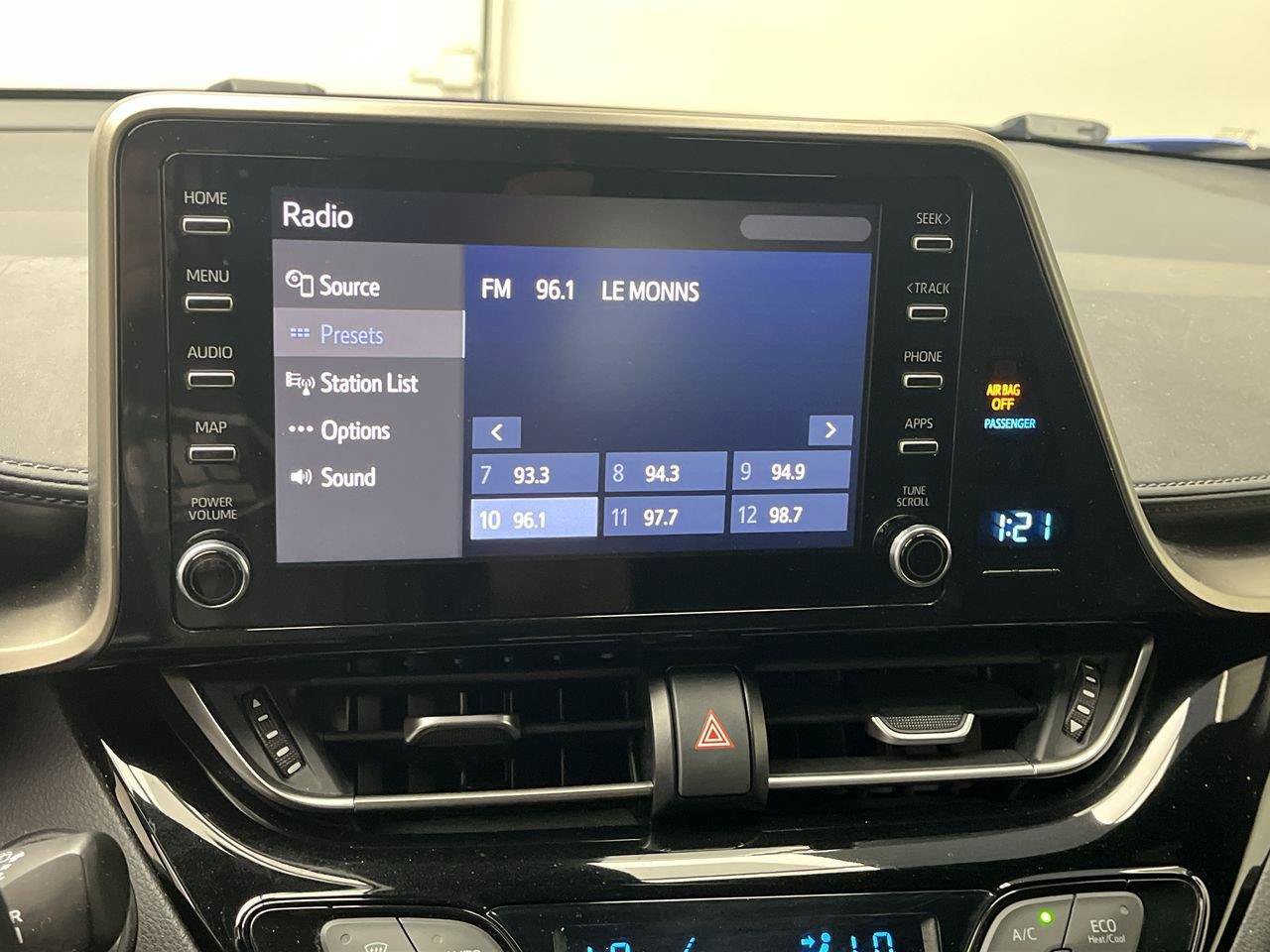 Used 2019 Toyota C-HR XLE FWD image 16