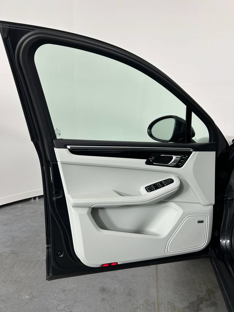 Certified 2023 Porsche Macan S AWD/4WD image 14