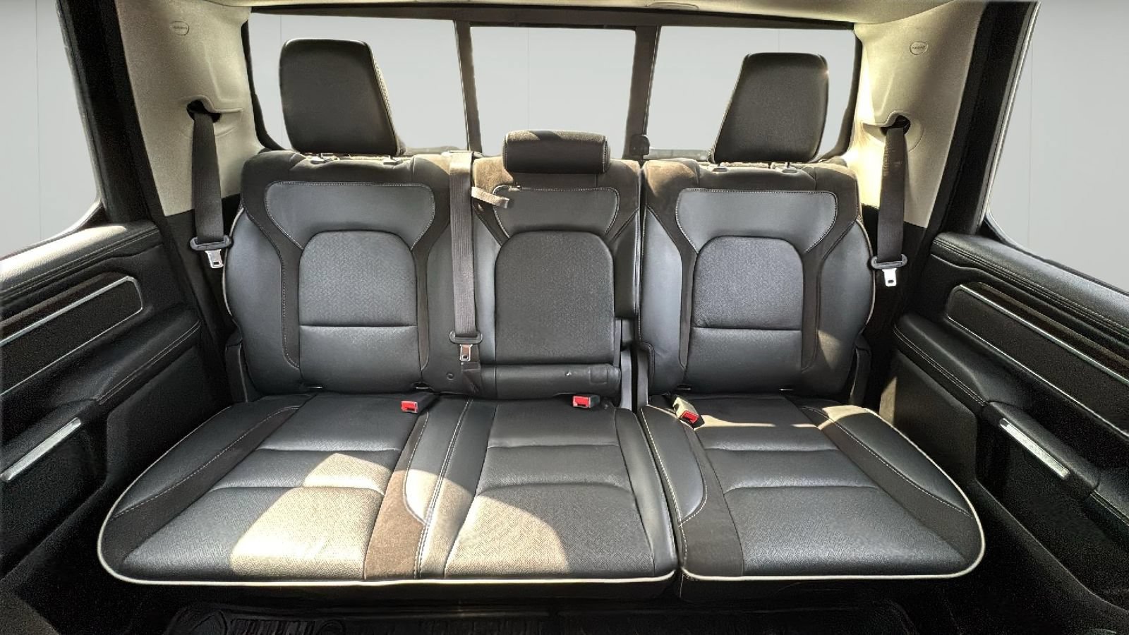 Used 2022 RAM 1500 Laramie AWD/4WD image 28