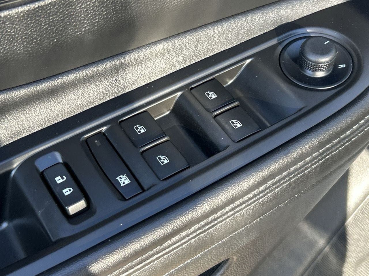 Used 2022 Buick Encore Preferred w/ Safety Package FWD image 19