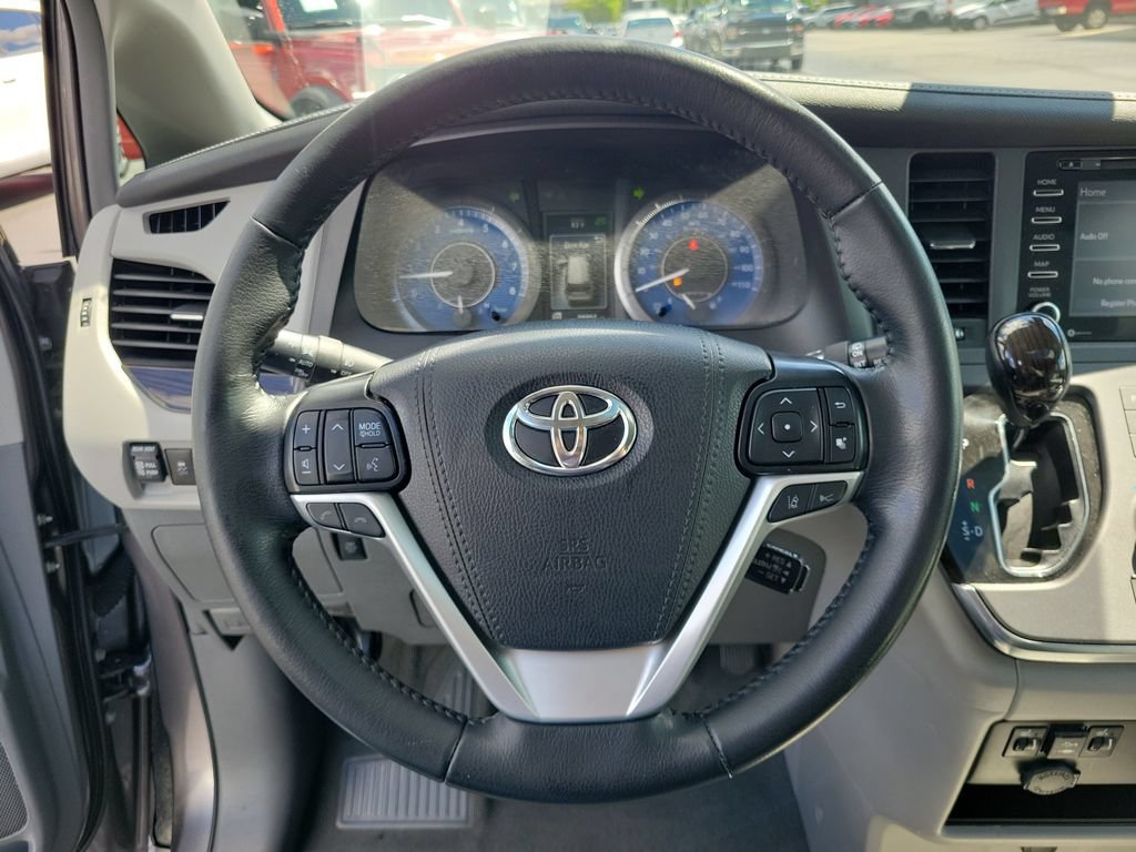 Used 2019 Toyota Sienna XLE w/ XLE Navigation Package FWD image 23