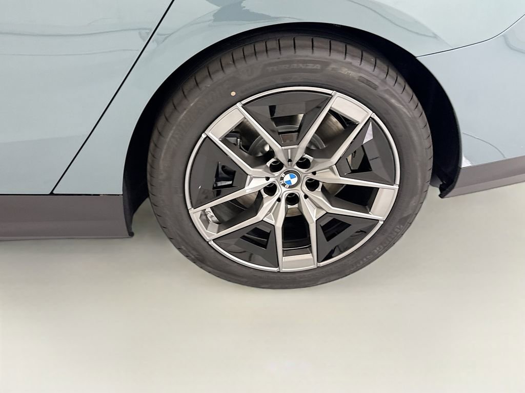 New 2026 BMW i5 eDrive40 w/ Premium Package image 30