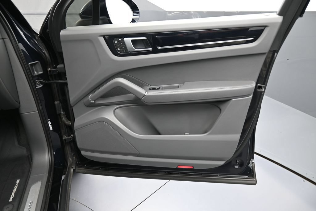 Certified 2023 Porsche Cayenne AWD/4WD image 28