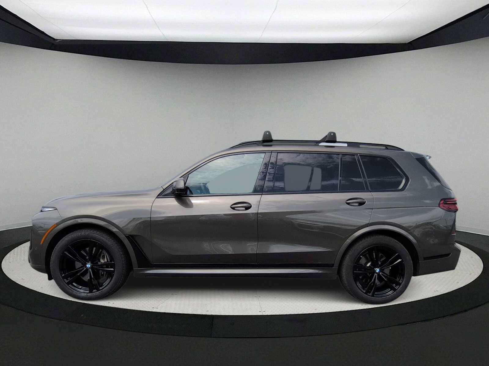 Used 2024 BMW X7 xDrive40i w/ M Sport Package AWD/4WD image 5