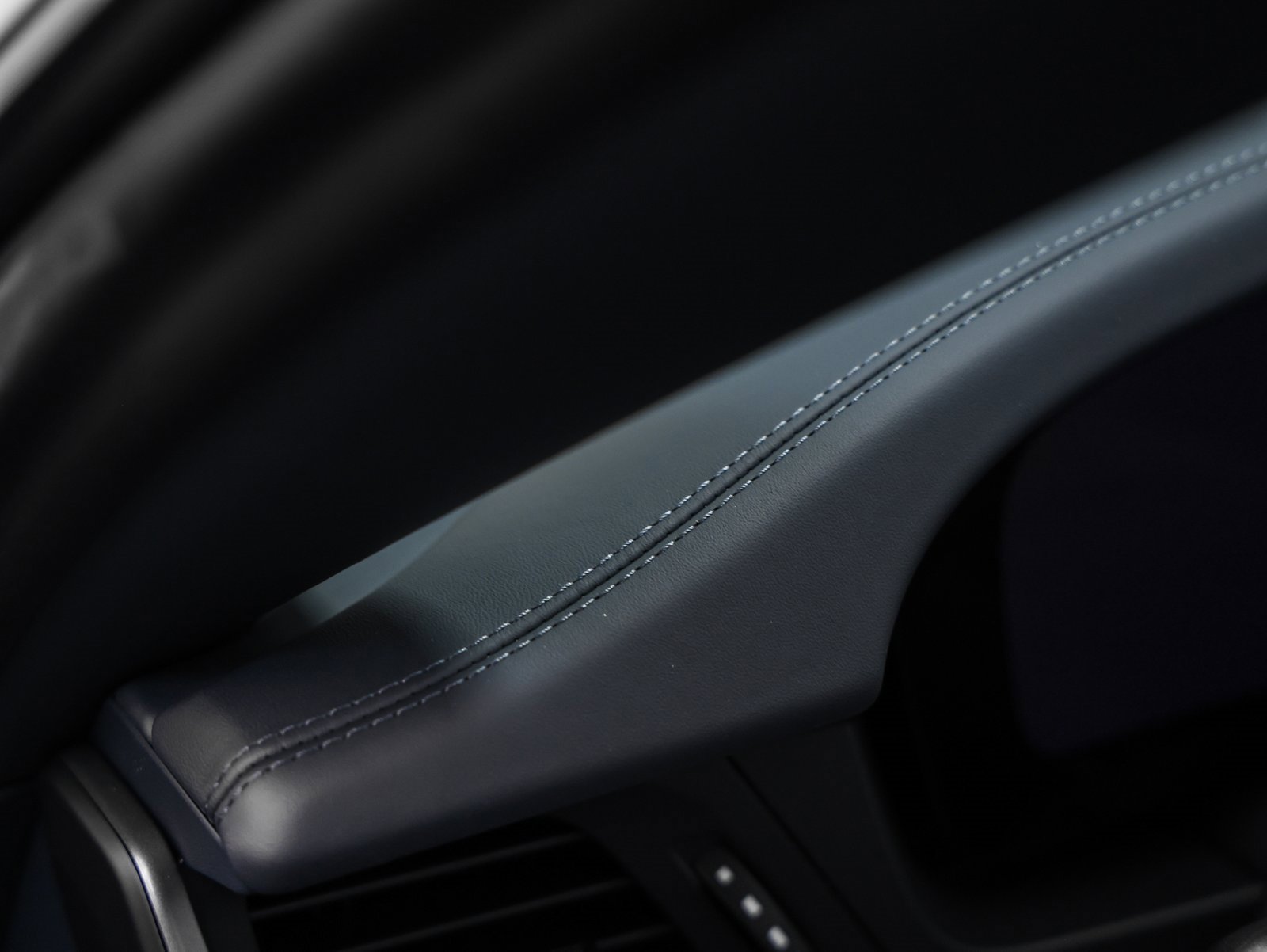 Used 2025 Porsche 911 Carrera image 38