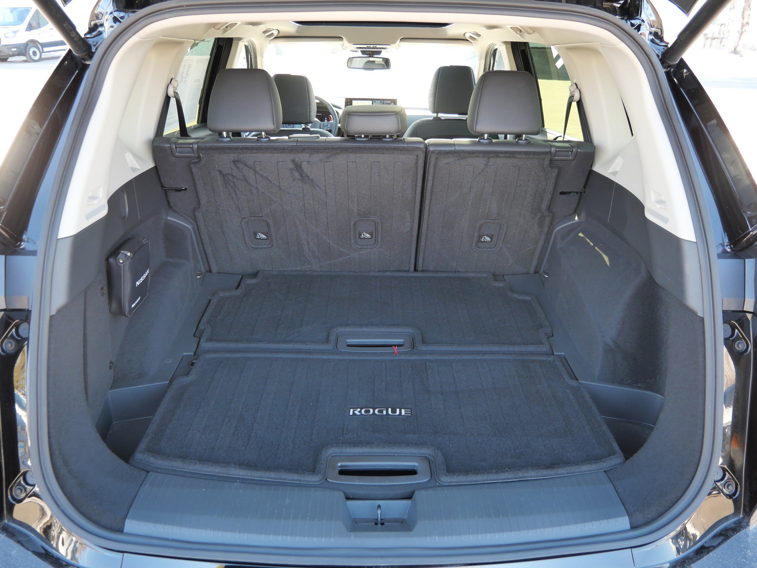 Used 2025 Nissan Rogue SL w/ Tech Package image 18