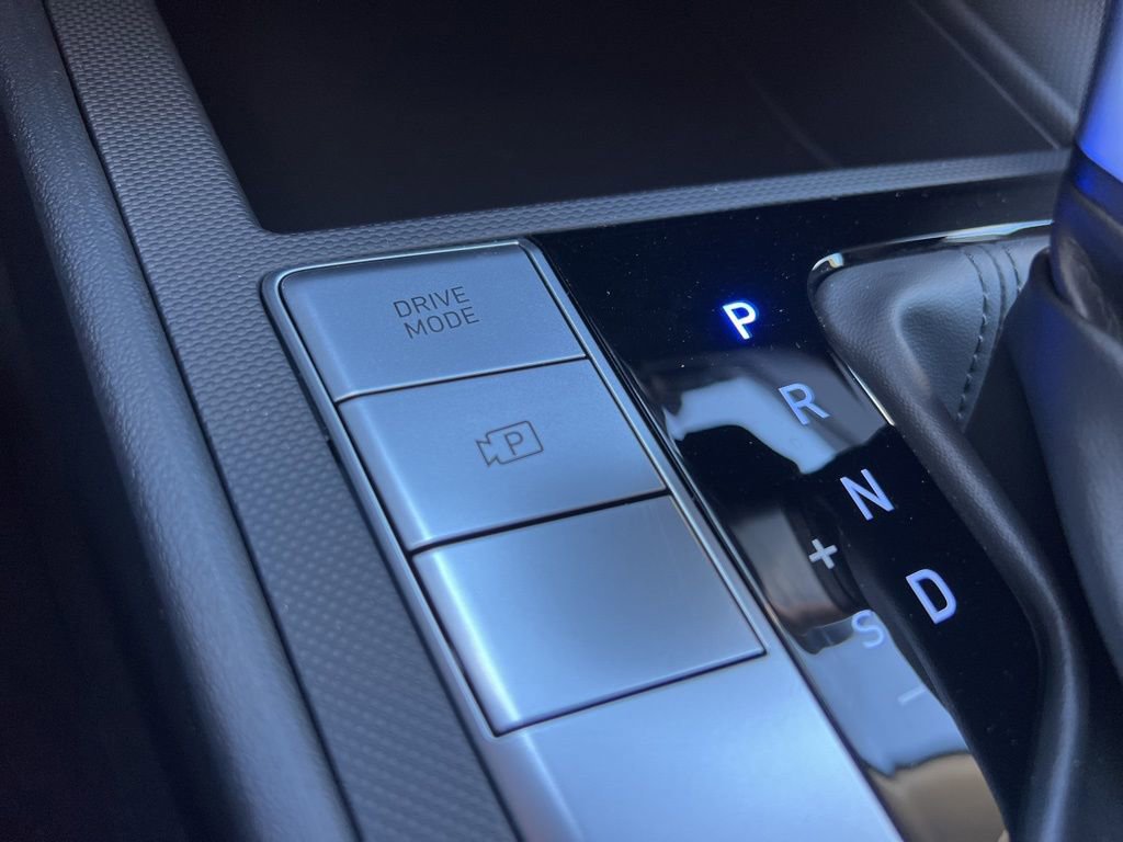 Used 2025 Hyundai Elantra SE image 18