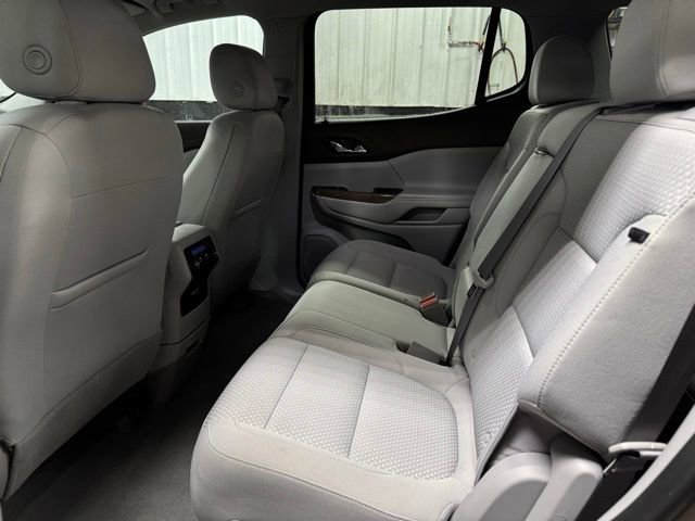 Used 2023 GMC Acadia SLE image 18