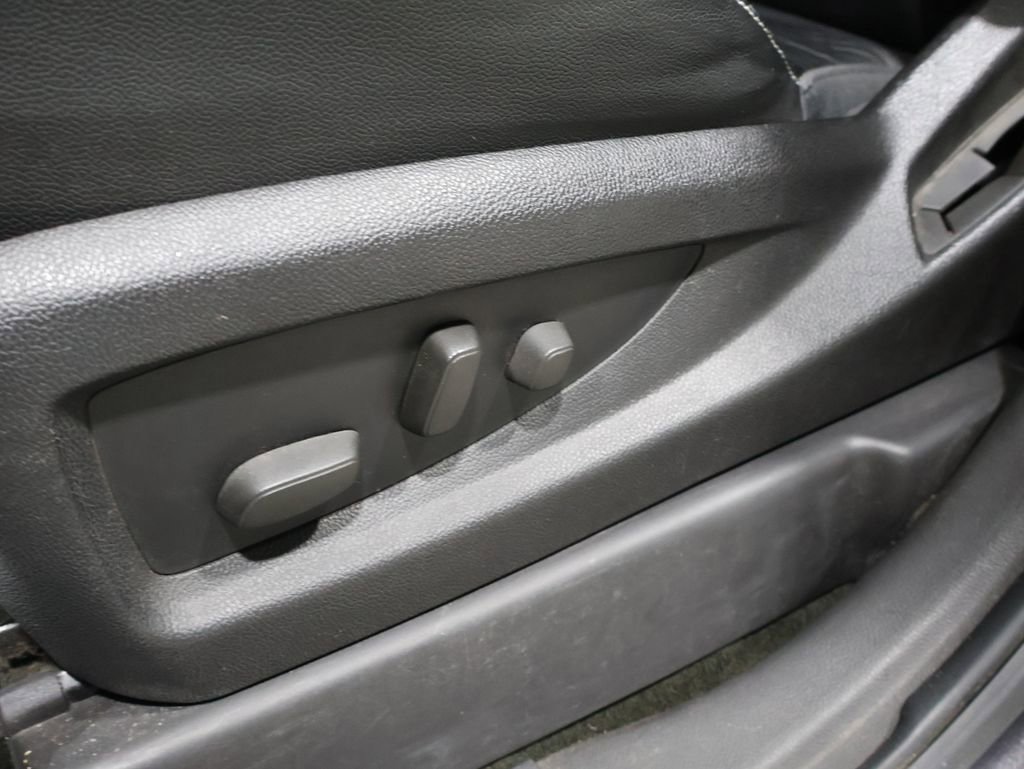 Used 2015 GMC Sierra 1500 SLT w/ SLT Crew Cab Value Package image 12