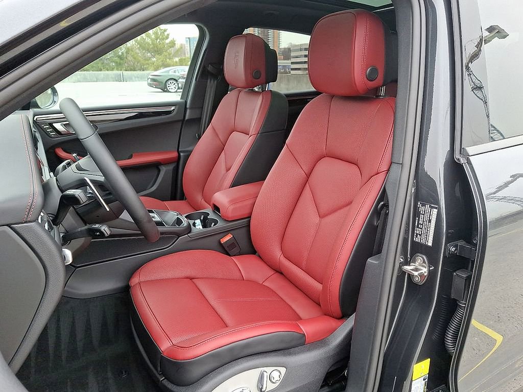 Used 2025 Porsche Macan image 5