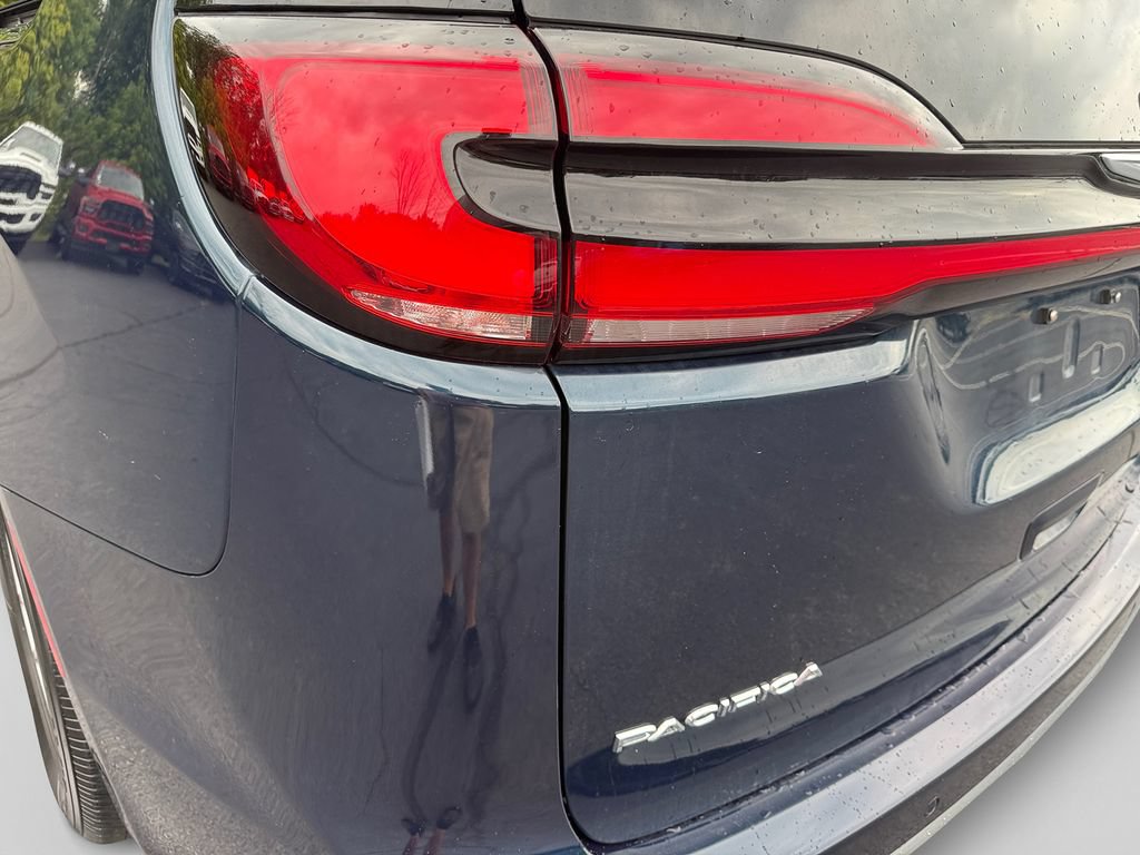 Used 2025 Chrysler Pacifica Select FWD image 20