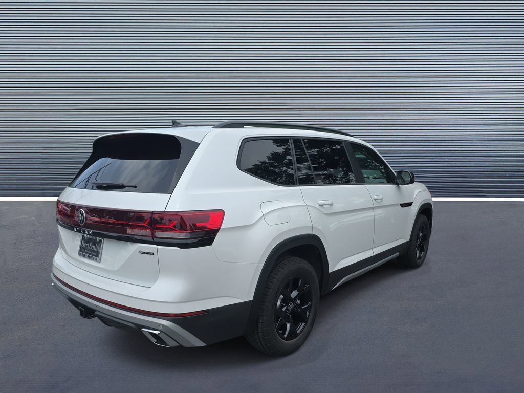 New 2026 Volkswagen Atlas Peak Edition image 3
