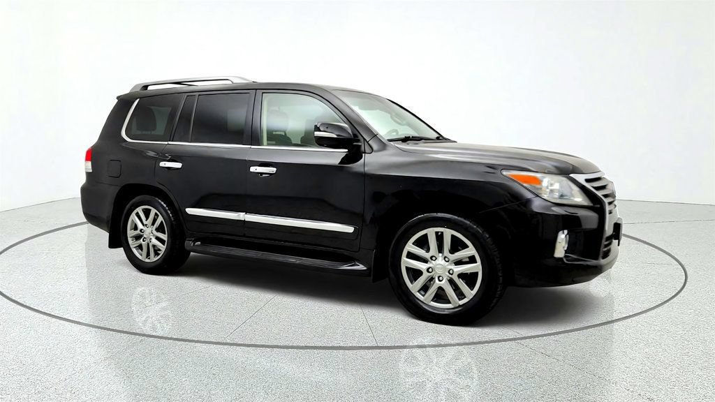 Used 2013 Lexus LX 570 4WD w/ Luxury Pkg image 3