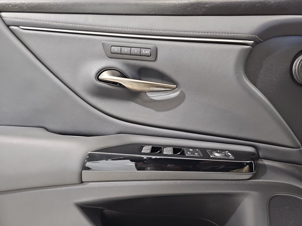 Certified 2025 Lexus ES 350 w/ Premium Package FWD image 25