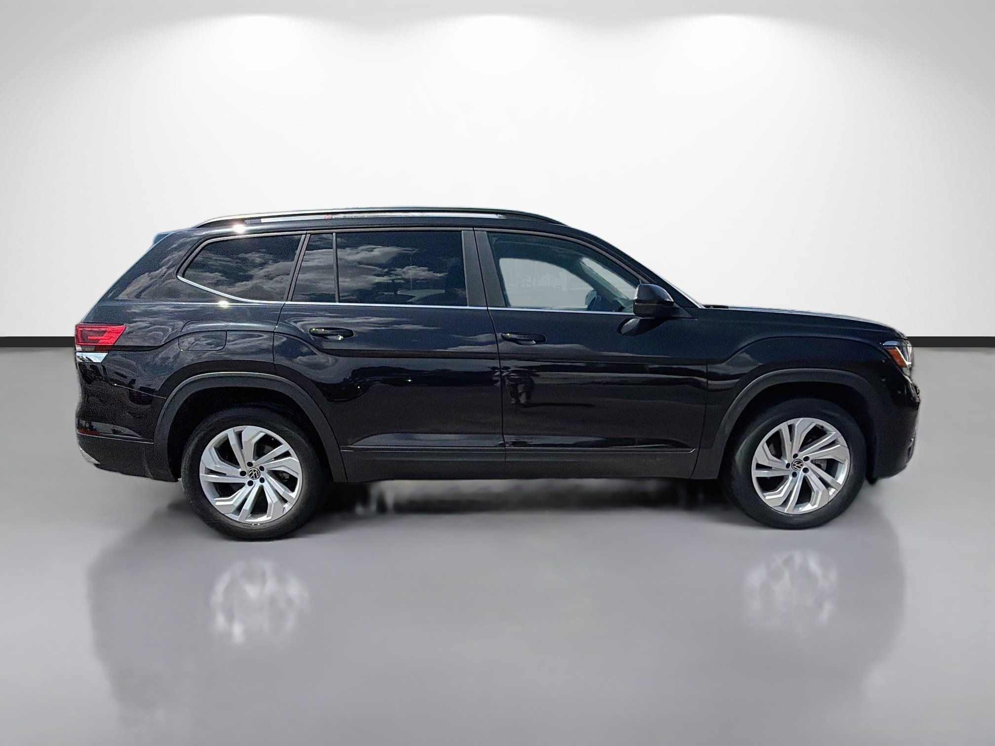 Used 2023 Volkswagen Atlas SE AWD/4WD image 2