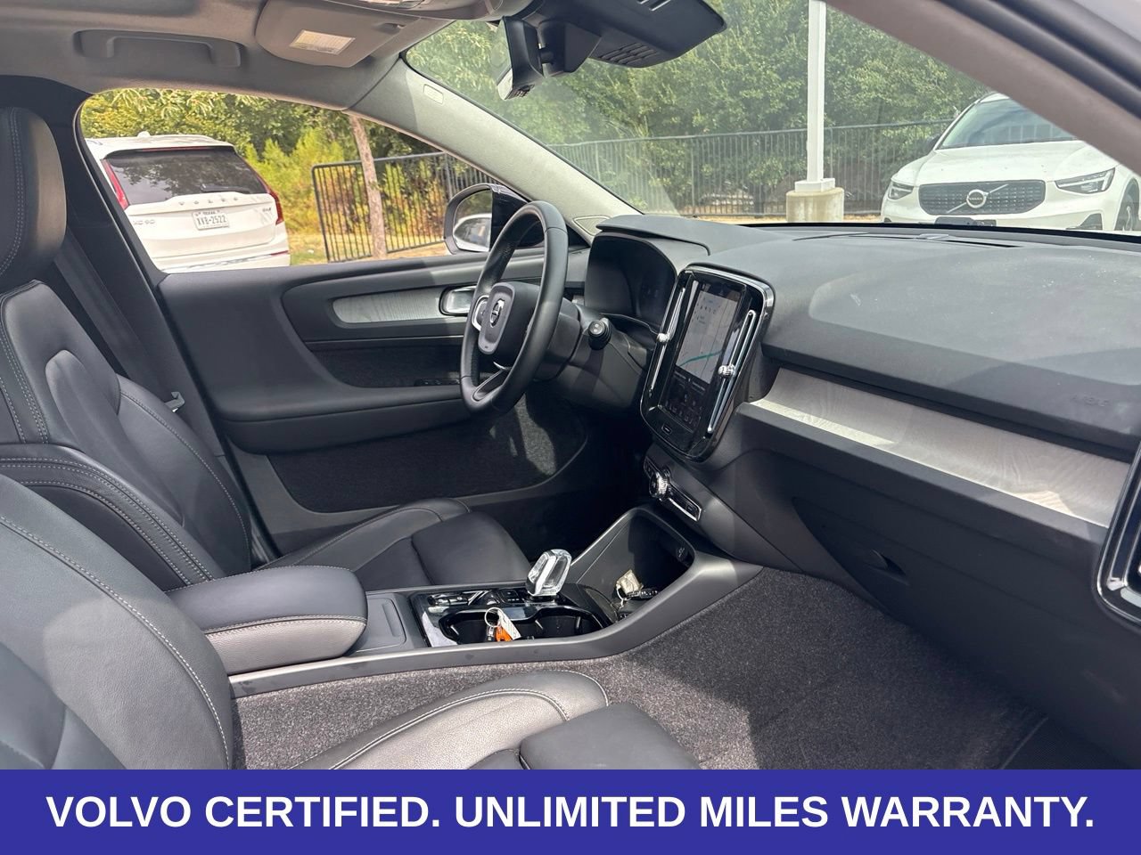 Certified 2025 Volvo XC40 B5 Plus AWD/4WD image 16