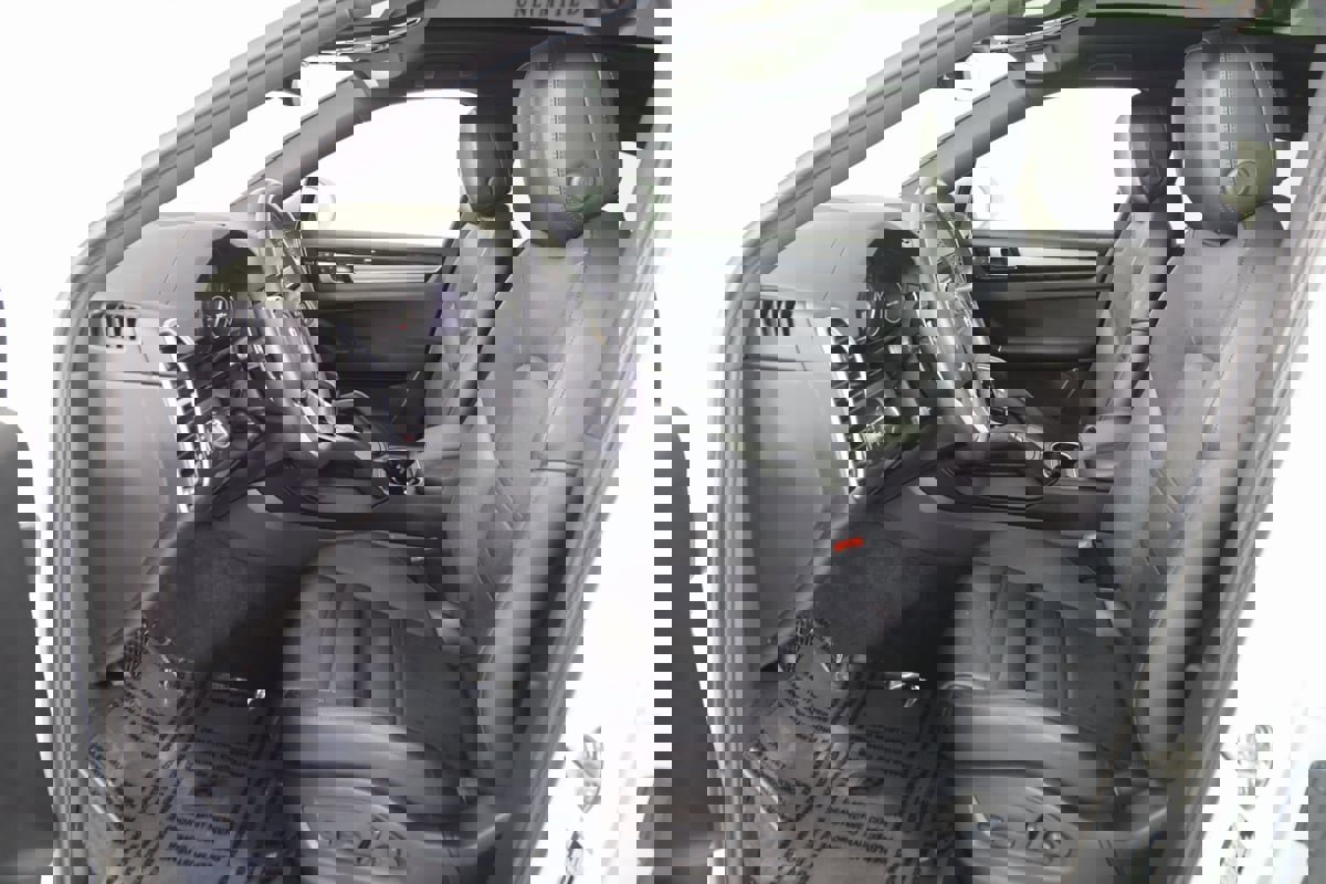 Used 2023 Porsche Cayenne image 13