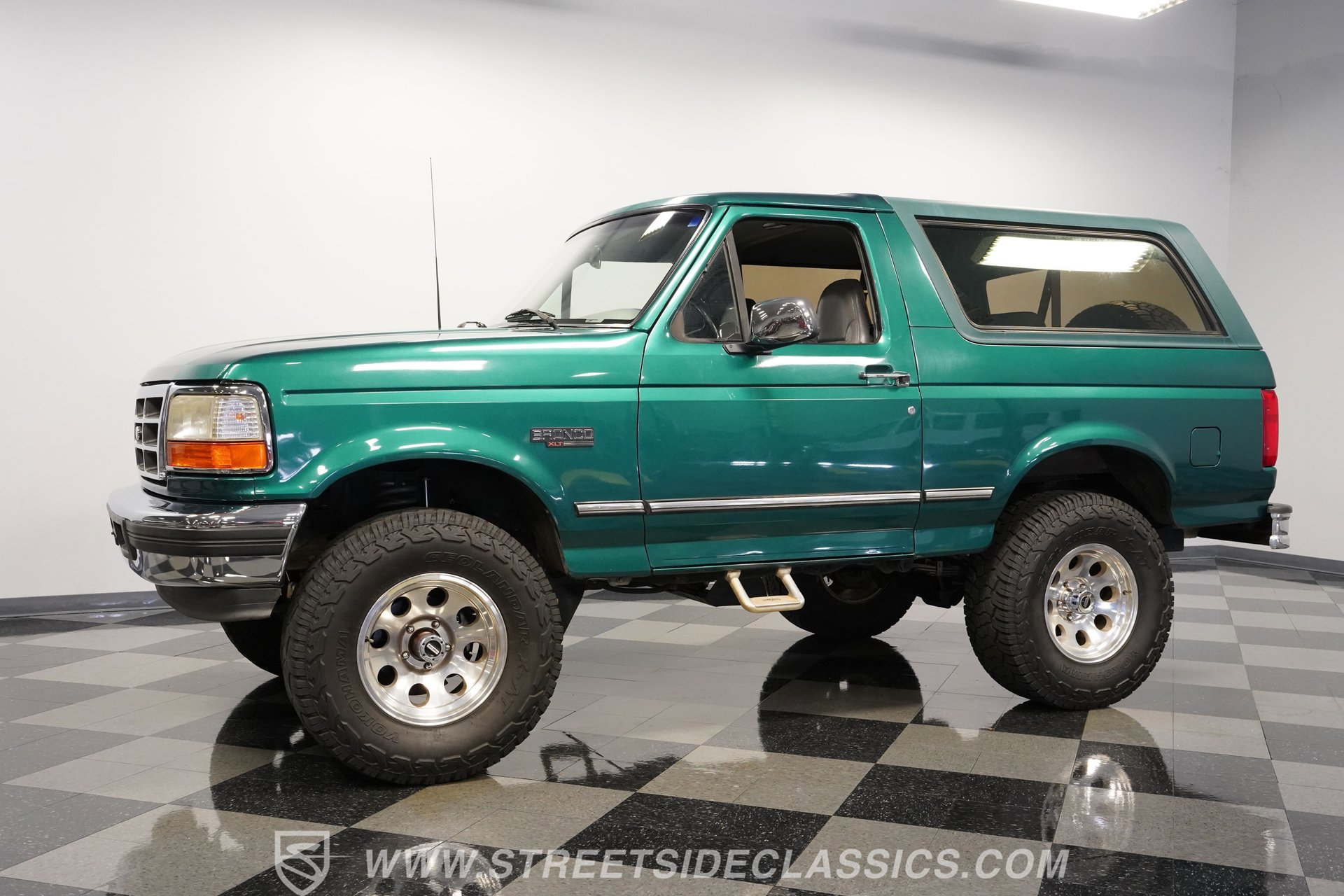 Used 1996 Ford Bronco XLT image 6