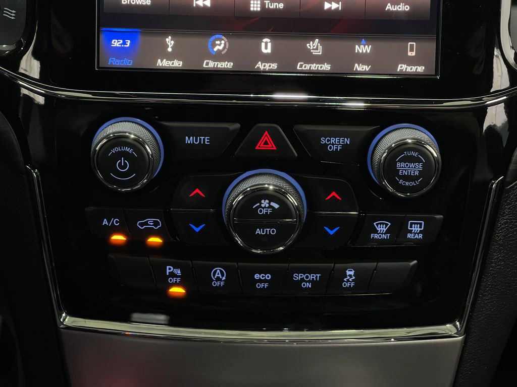 Used 2019 Jeep Grand Cherokee Altitude image 26