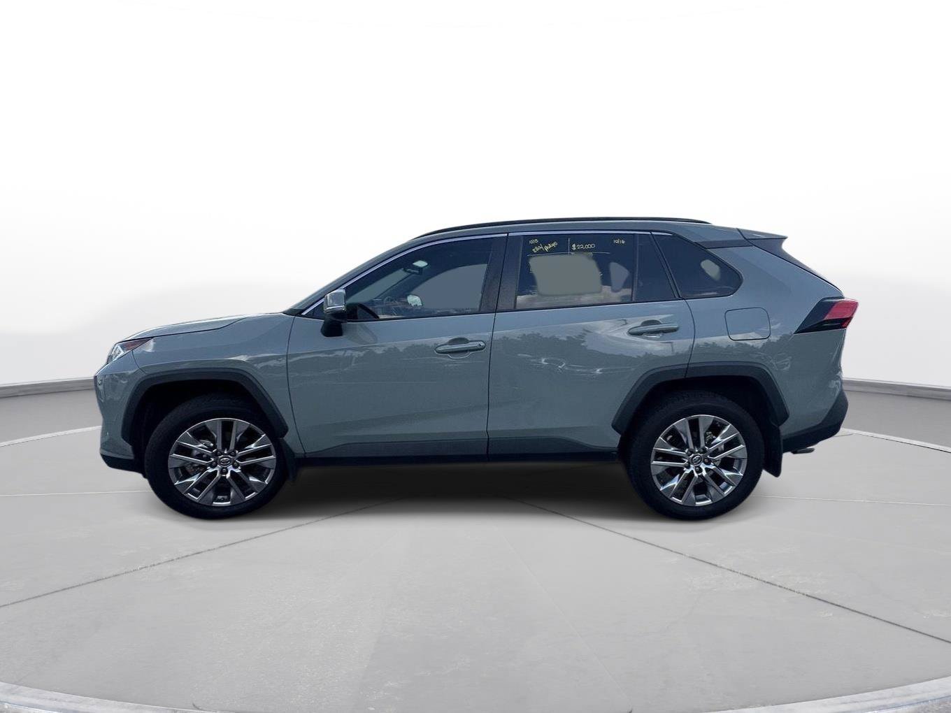 Used 2019 Toyota RAV4 XLE Premium FWD image 9