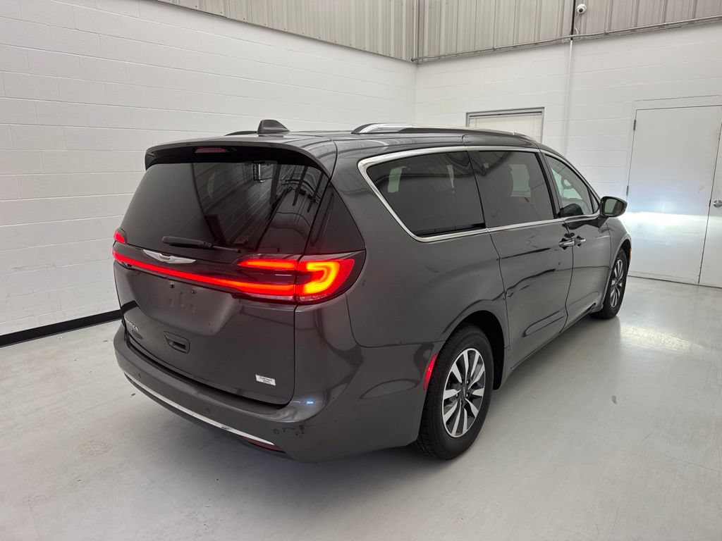 Used 2021 Chrysler Pacifica Touring-L FWD image 9