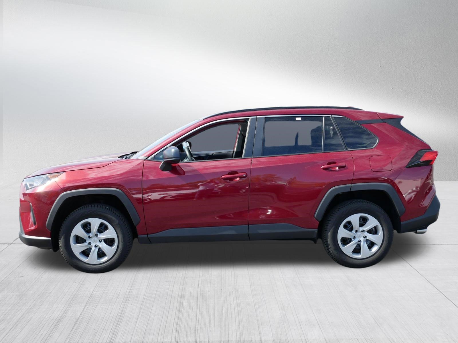 Used 2021 Toyota RAV4 LE AWD/4WD image 4