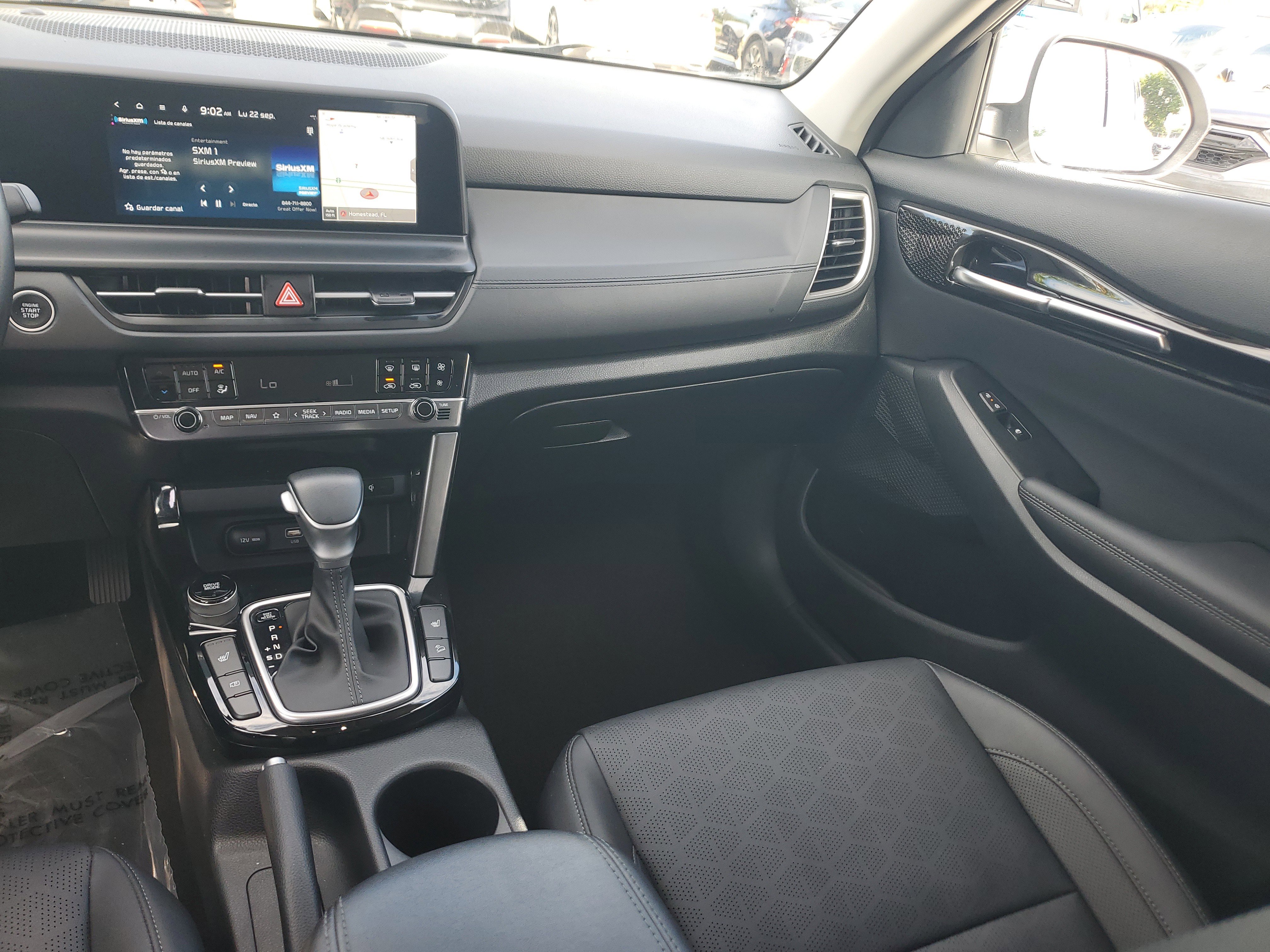 Used 2024 Kia Seltos EX image 17