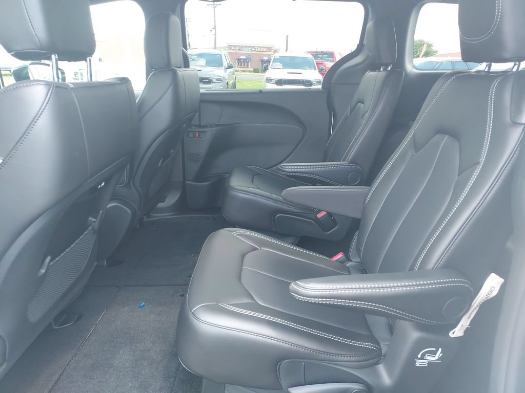 New 2027 Chrysler Pacifica Select w/ S Appearance Package FWD image 14