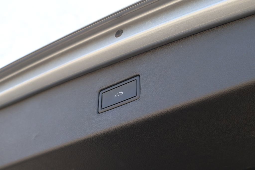 Used 2024 Volkswagen Tiguan Wolfsburg Edition image 51