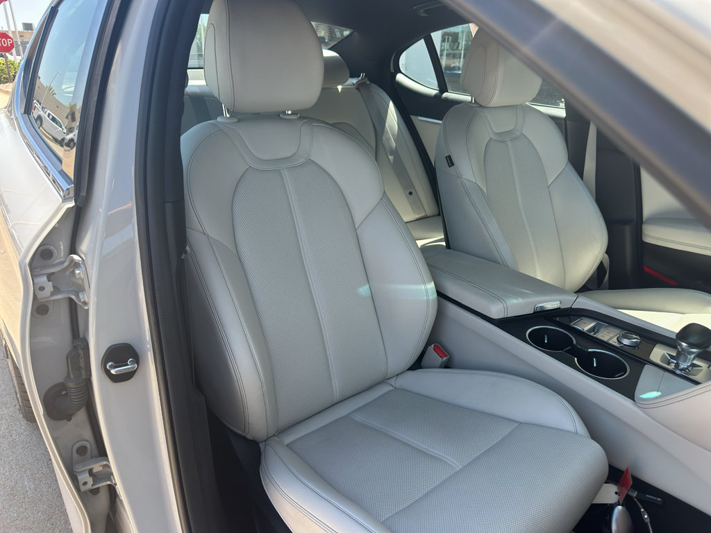 Used 2025 Genesis G70 2.5T RWD image 31