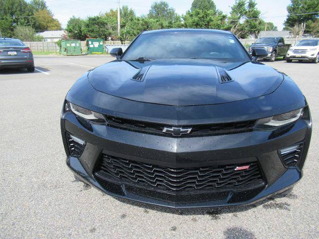 Used 2018 Chevrolet Camaro SS RWD image 2