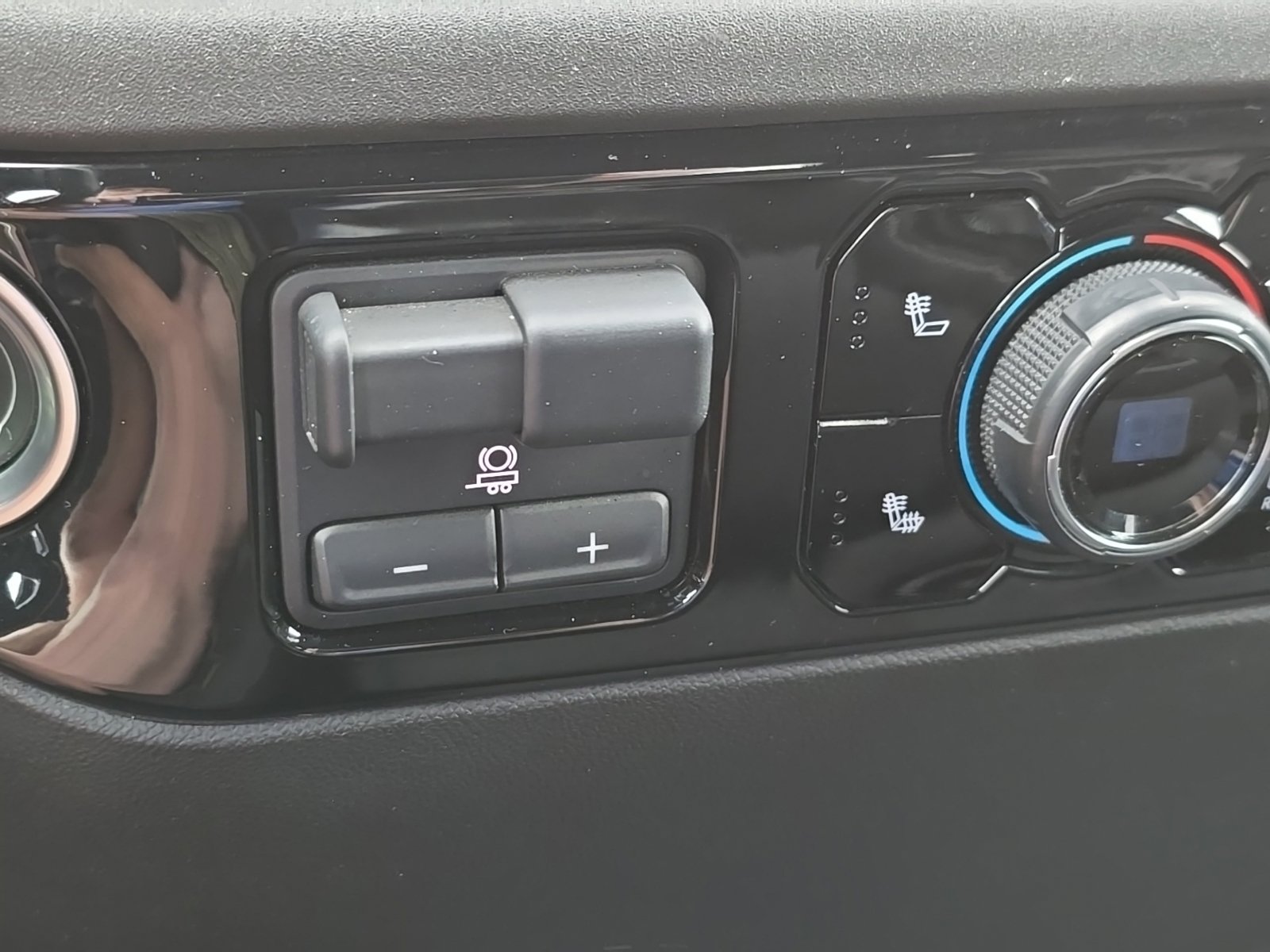 Used 2022 Chevrolet Silverado 1500 LT AWD/4WD image 35