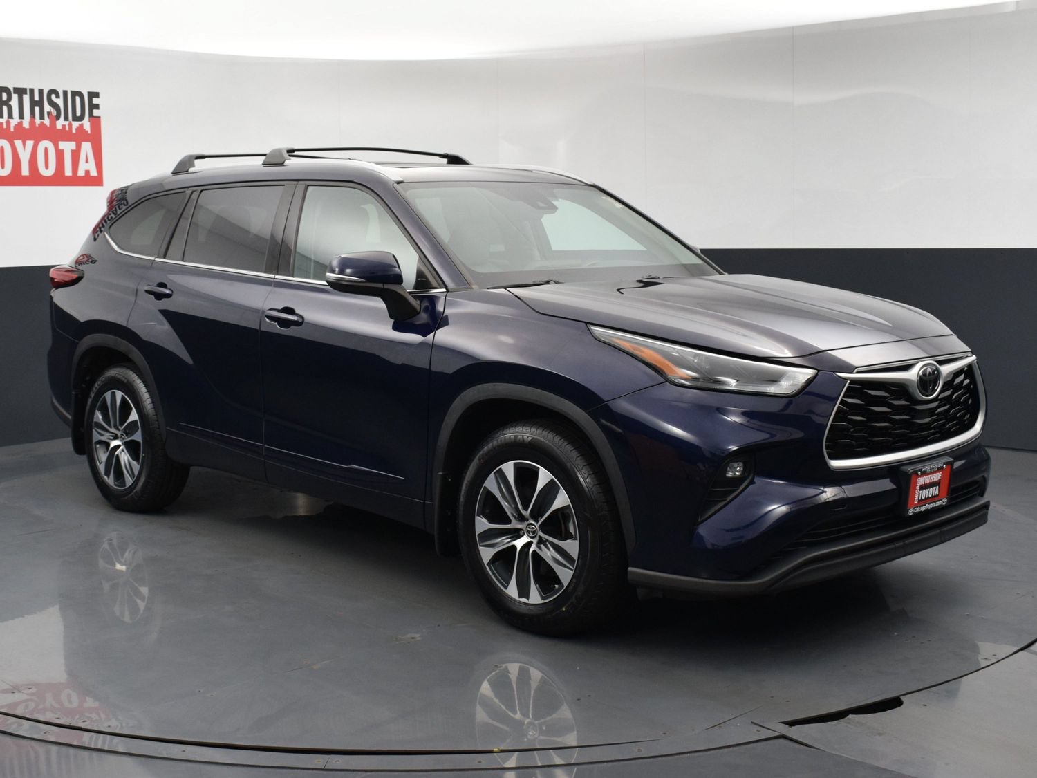 Used 2022 Toyota Highlander XLE AWD/4WD image 6