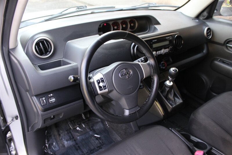 Used 2008 Scion xB FWD image 9