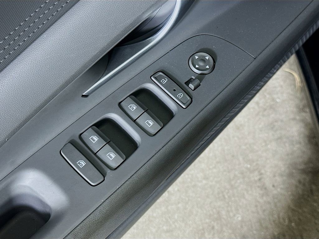 Used 2023 Hyundai Elantra SEL w/ Cargo Package image 20