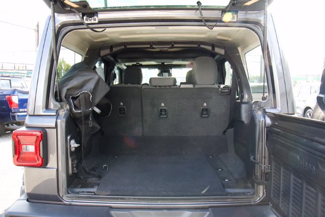 Used 2025 Jeep Wrangler Unlimited Sahara w/ Safety Group AWD/4WD image 26