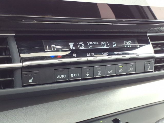 Used 2026 Toyota Sienna XLE FWD image 28