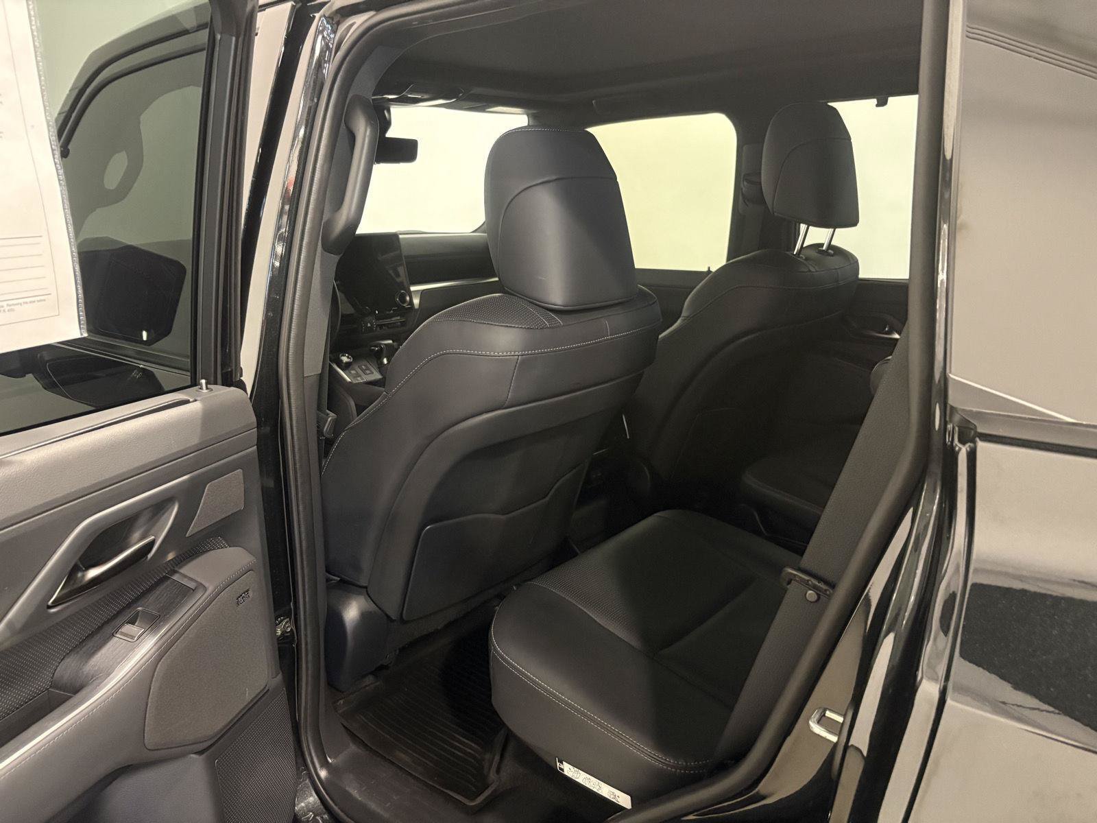 Used 2025 Lexus GX 550 w/ Accessory Package (2T) AWD/4WD image 25