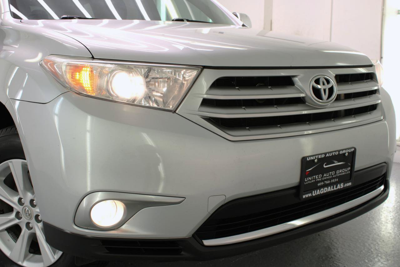 Used 2011 Toyota Highlander SE w/ Tow Pkg FWD image 22