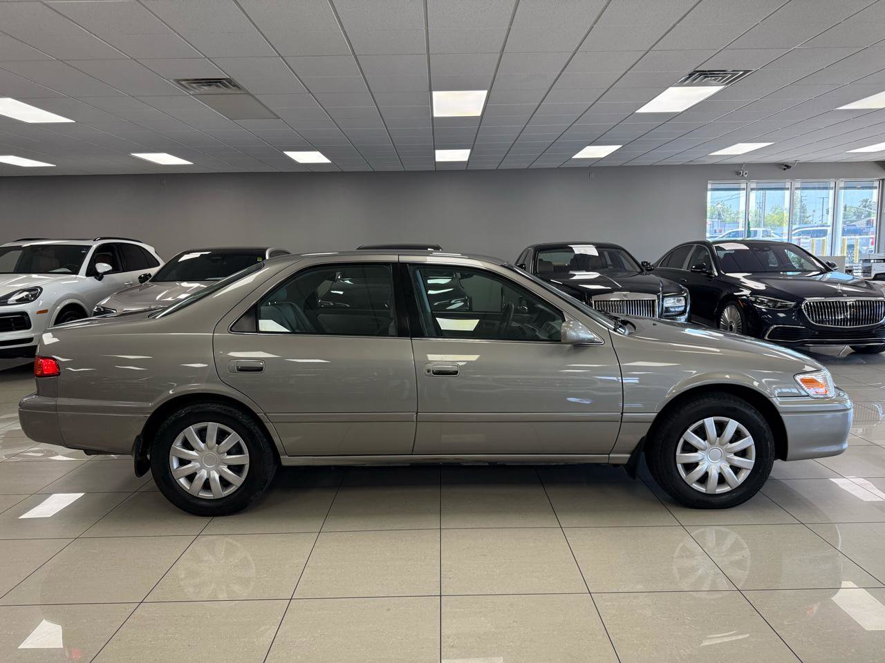 Used 2000 Toyota Camry CE FWD image 3