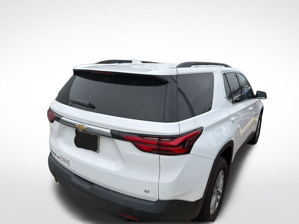 Used 2022 Chevrolet Traverse LT image 2