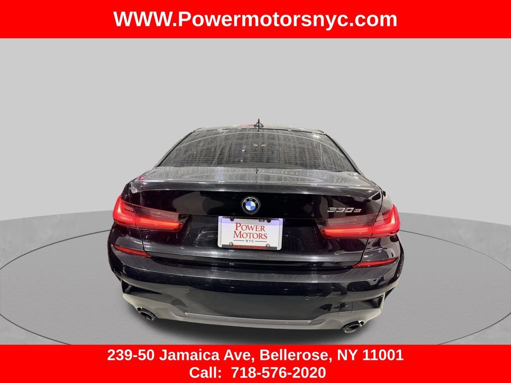Used 2021 BMW 330e w/ M Sport Package RWD image 3