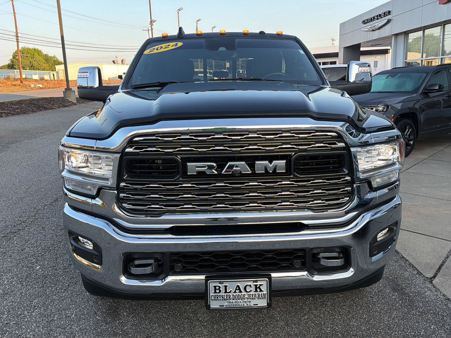Used 2024 RAM 3500 Limited AWD/4WD image 2