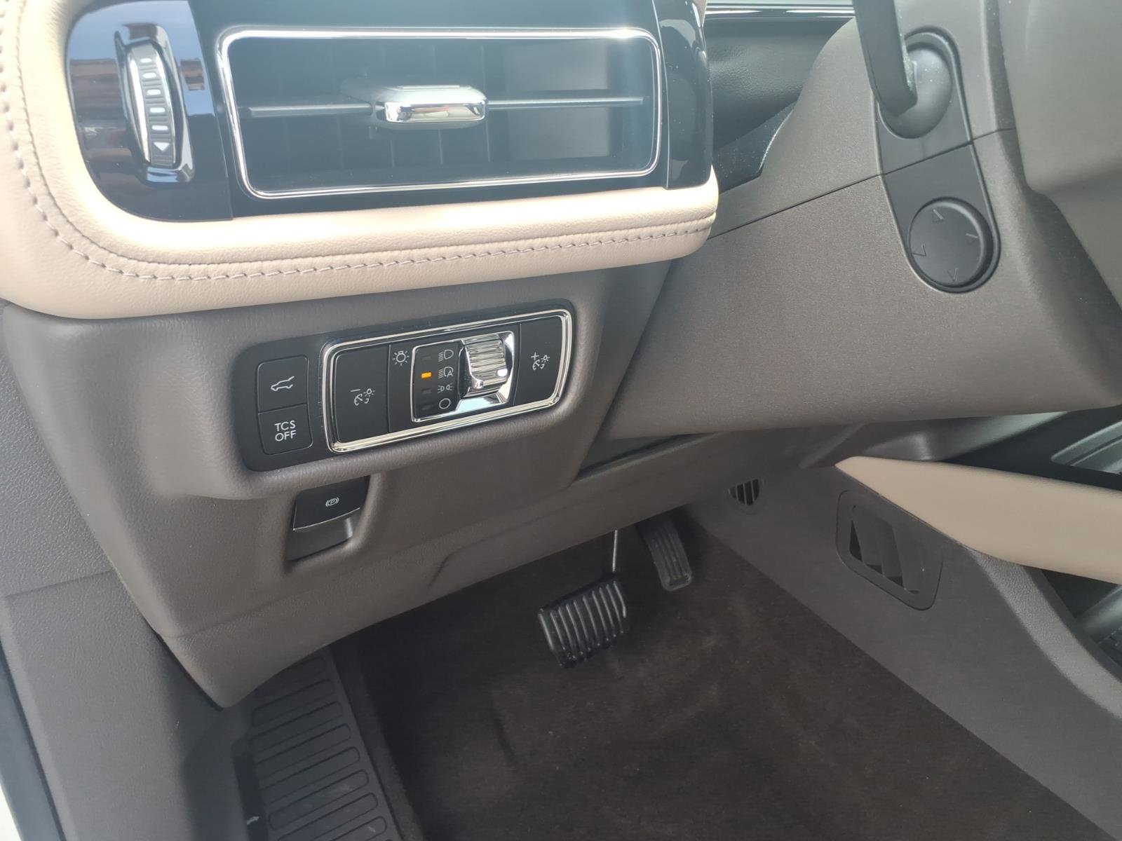 Certified 2023 Lincoln Nautilus Reserve w/ Equipment Group 201A AWD/4WD image 13