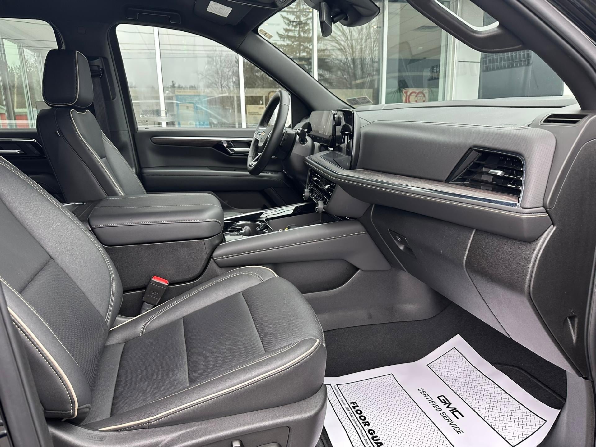 Certified 2025 Chevrolet Suburban Premier image 30