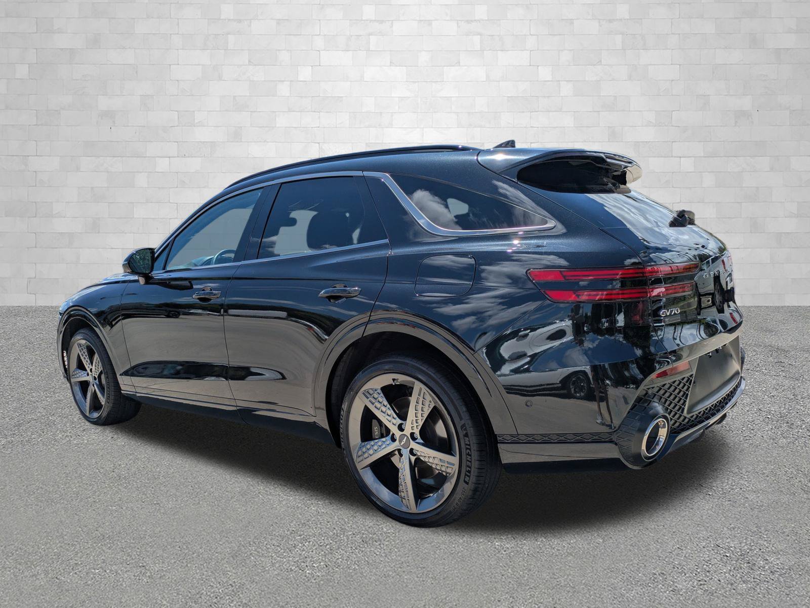 Certified 2023 Genesis GV70 2.5T w/ Sport Prestige Package AWD/4WD image 4