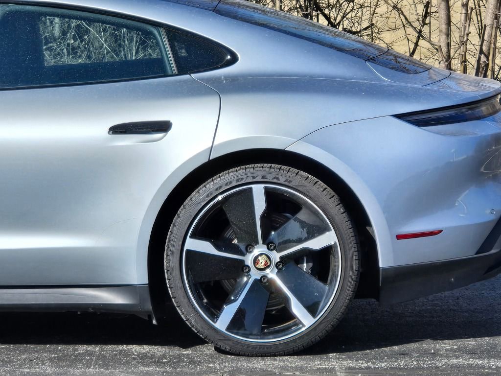 New 2023 Porsche Taycan image 11