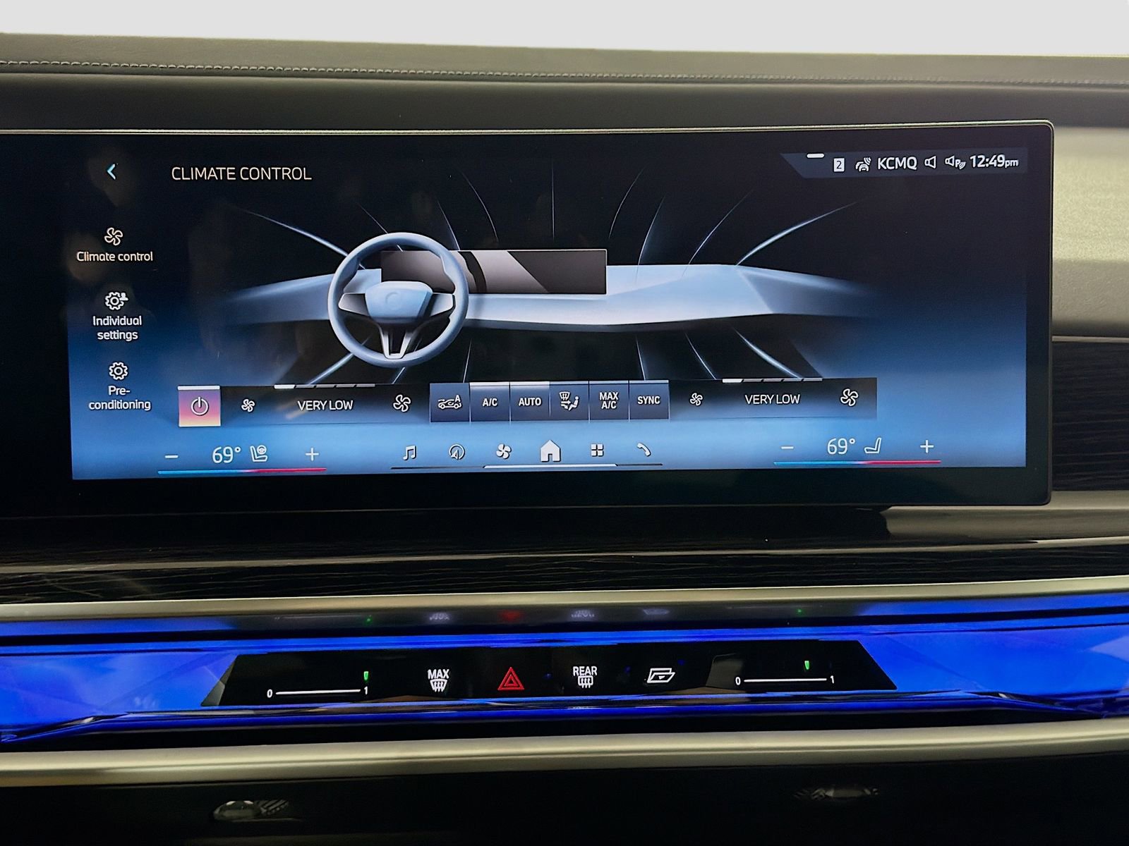 Used 2025 BMW 740i xDrive image 19